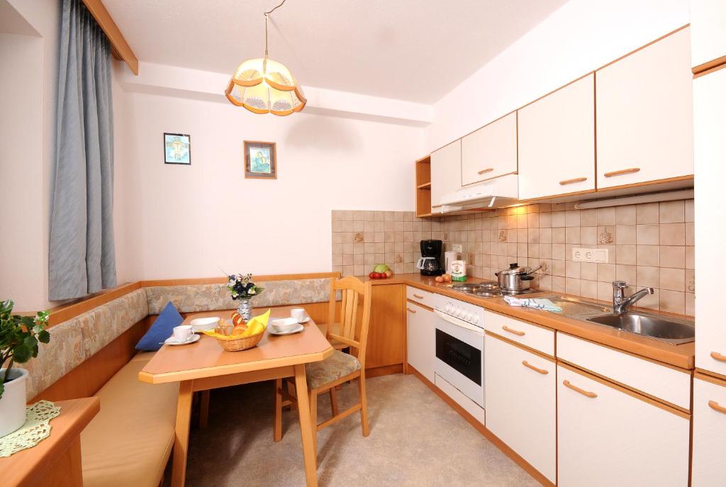 Kuchyň nebo kuchyňský kout v ubytování Haus Leonhard