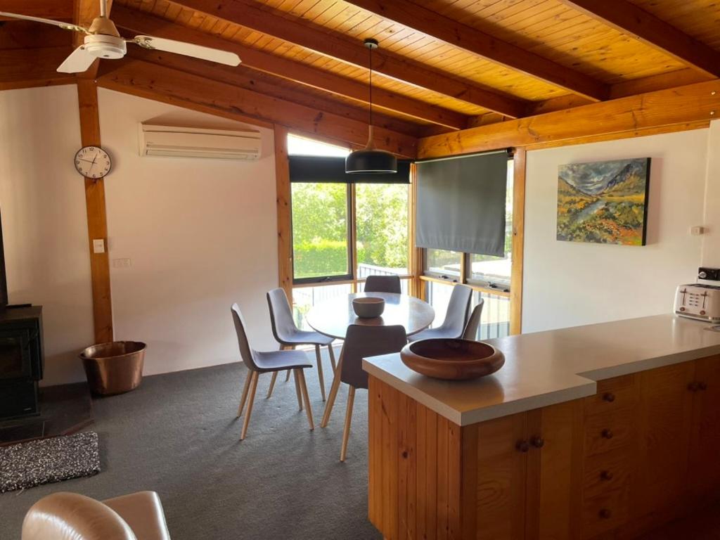 Χώρος καθιστικού στο High Country Lodge