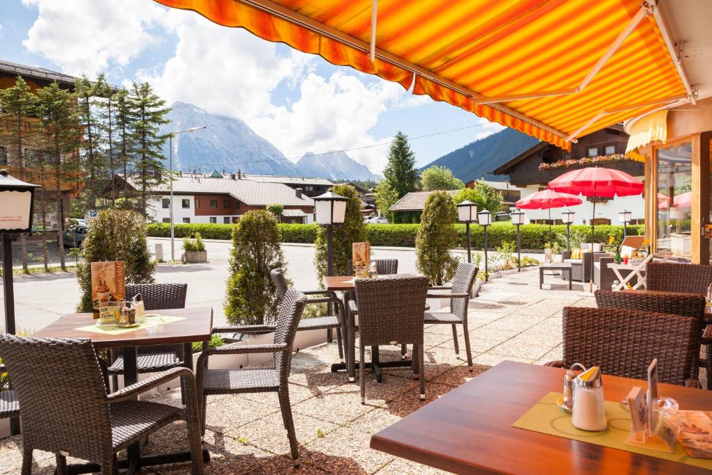 Nespecifikovaný výhled na hory nebo výhled na hory při pohledu z hotelu