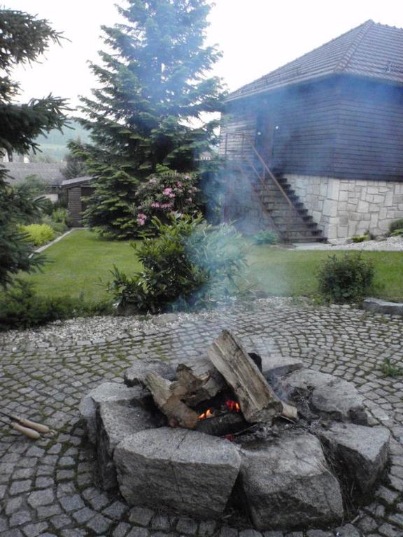 Gril dostupný pro hosty v penzionu
