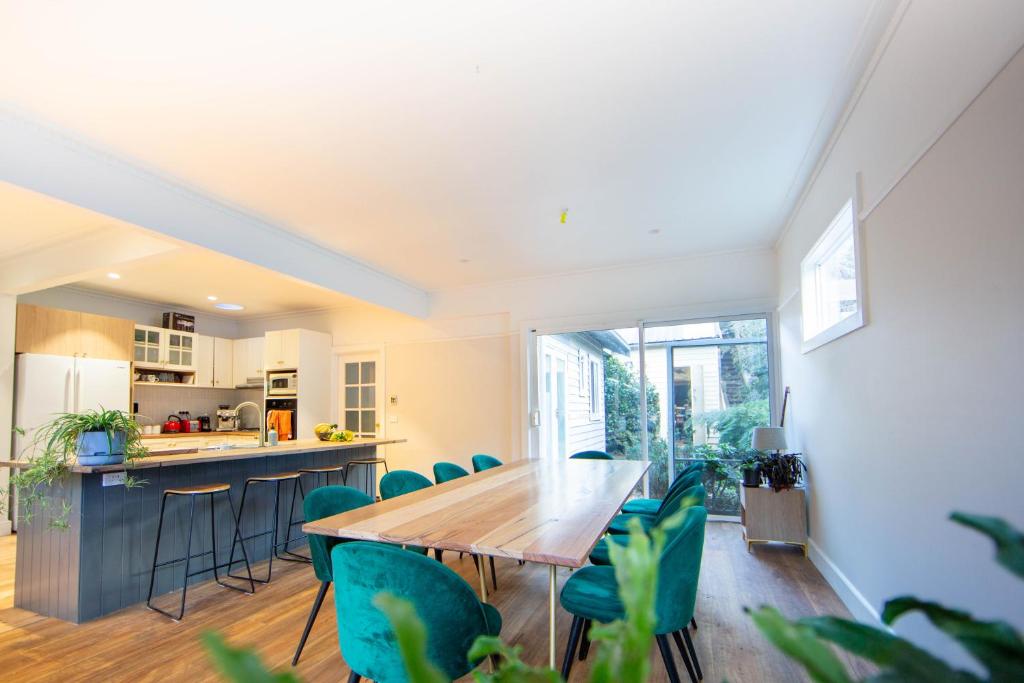 Η κουζίνα ή μικρή κουζίνα στο Terraces of Warburton and Studio