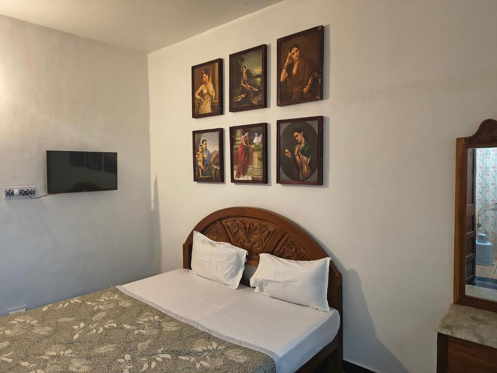 Ένα ή περισσότερα κρεβάτια σε δωμάτιο στο Yali Auroville Homestay