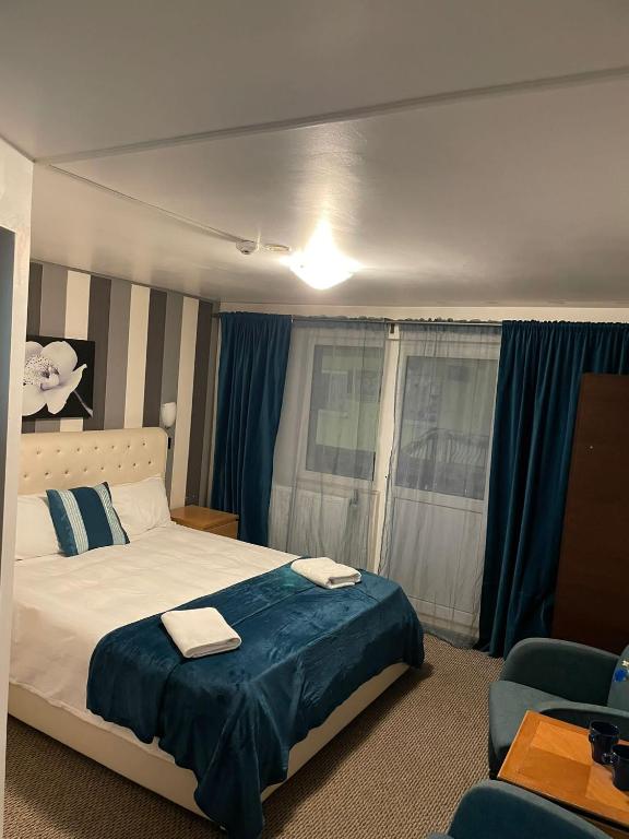 a bedroom with a bed with two towels on it at Vila Orizont Straja in Straja