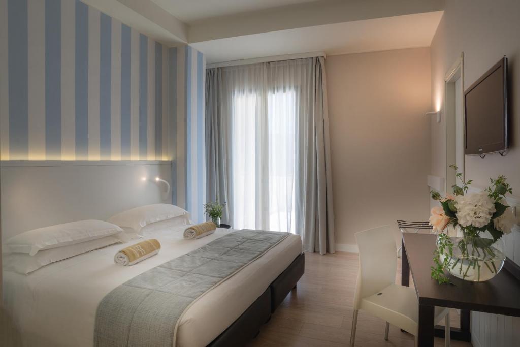 Hotel Villa Rosa Riviera - Resim 15