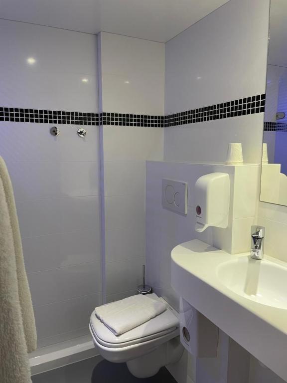 Brit Hotel Marvejols - Chambre Lit Queen-Size