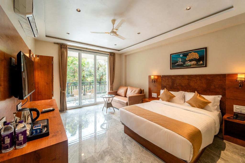 TV a/nebo společenská místnost v ubytování Forest Arch Resort