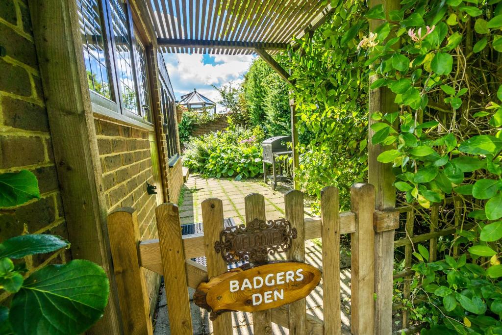 Zahrada ubytování Badgers Den - Covehurst Bay Holiday Cottage
