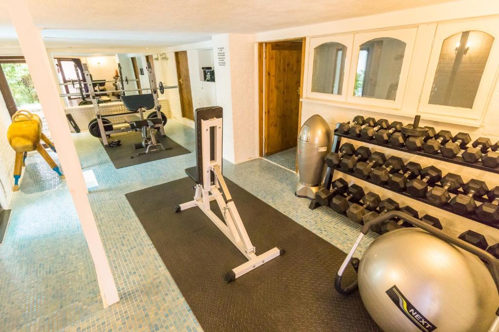 Fitness centrum a/nebo fitness zařízení v ubytování Badgers Den - Covehurst Bay Holiday Cottage
