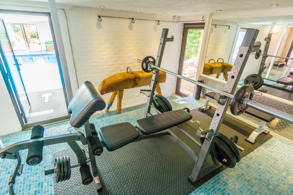 Fitness centrum a/nebo fitness zařízení v ubytování Badgers Den - Covehurst Bay Holiday Cottage