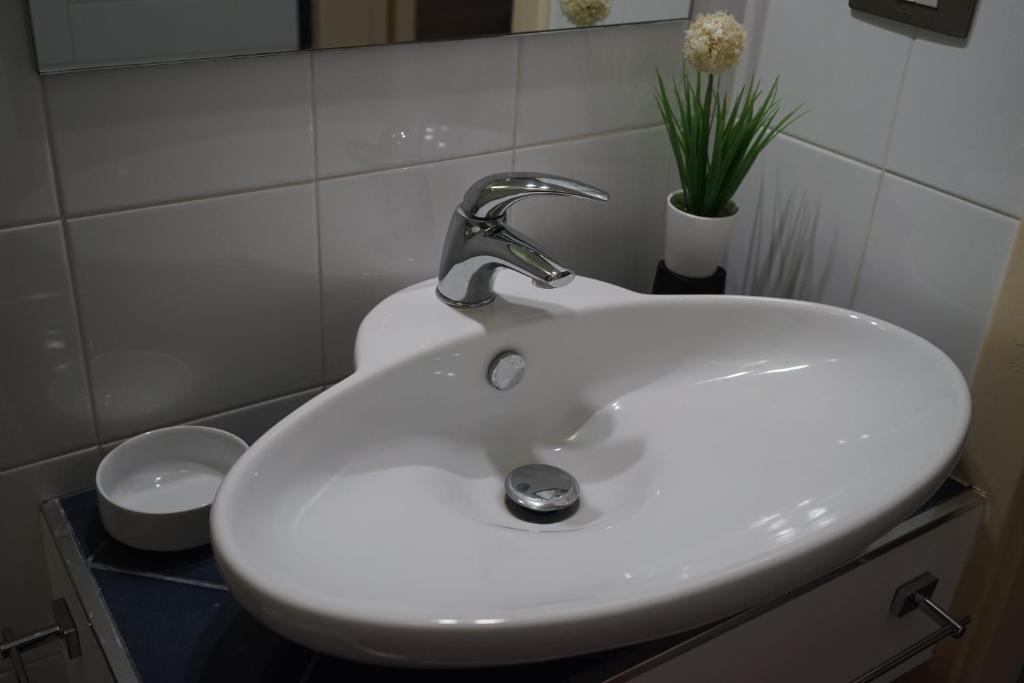 White Suite B&B - 13