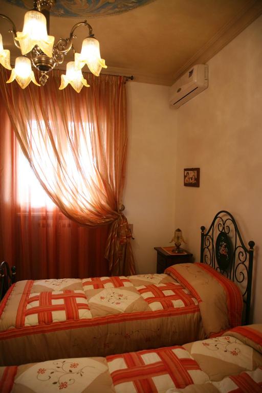A bed or beds in a room at Calì Nitta