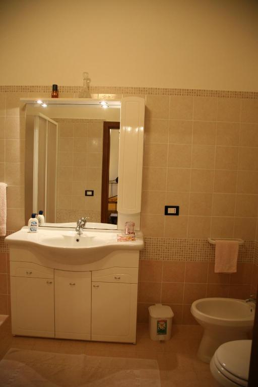 A bathroom at Calì Nitta