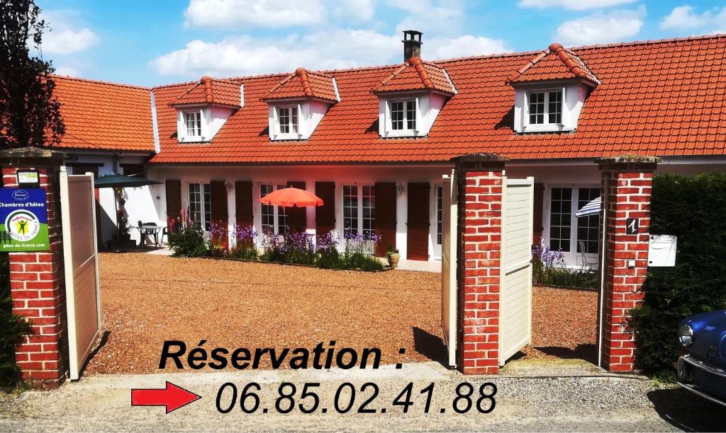 a red roofed house with an orange roof at Rêve d'Authie in Dompierre-sur-Authie