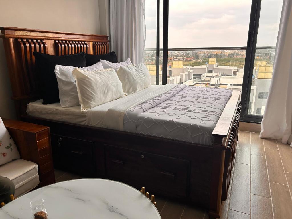 Postel nebo postele na pokoji v ubytování Mimah's cozy getaway near JKIA at Taurus Residences