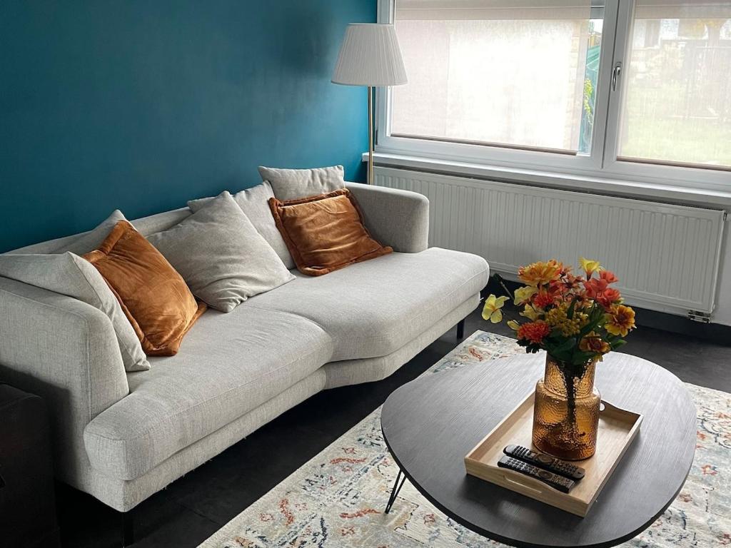 Posezení v ubytování Cozy house with garden