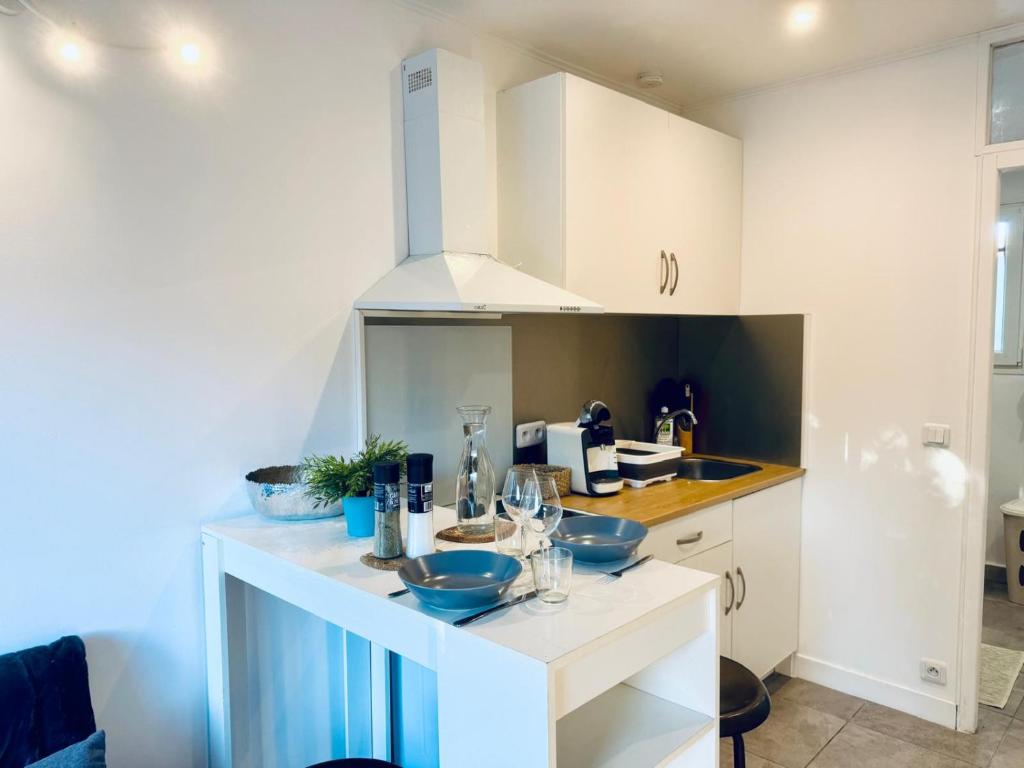 Η κουζίνα ή μικρή κουζίνα στο Cozy & elegant, proche de Martigues