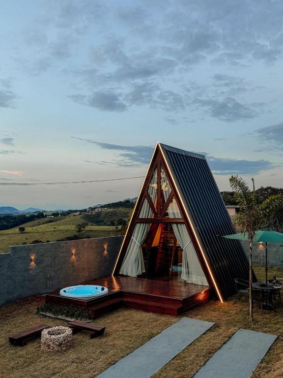 a small tent with a hot tub on the roof at Chalé mirante do Sol in Socorro