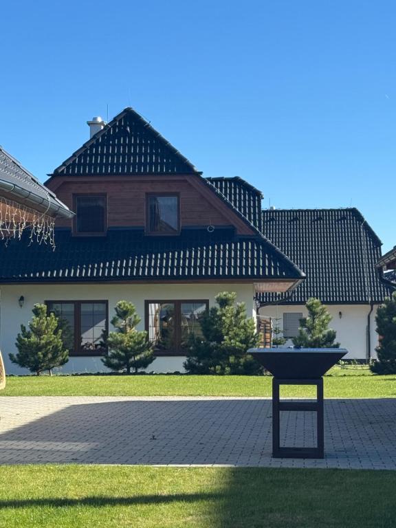 Budova, kde se vila nachází