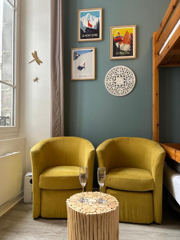 Et opholdsområde på Studio dans l'ancien Palace du Mont-Dore