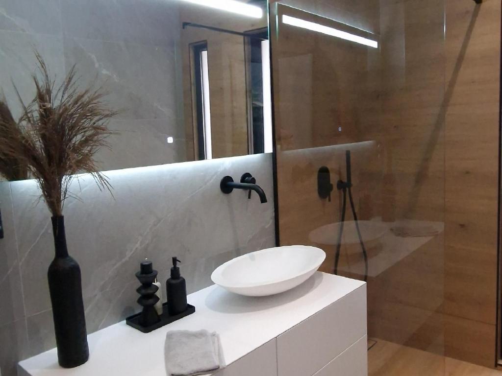 Modern Comfort for 5 Guests 2 Bedrooms Home near Colmar – photo 33