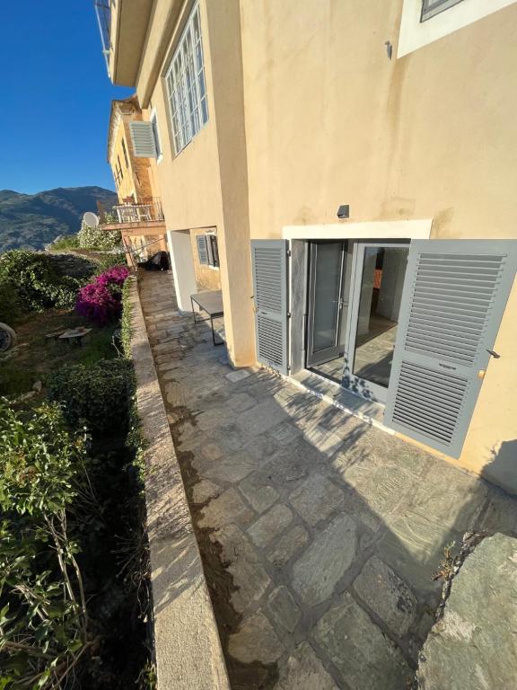 En generel udsigt til bjerge eller udsigt til bjerge taget fra lejligheden