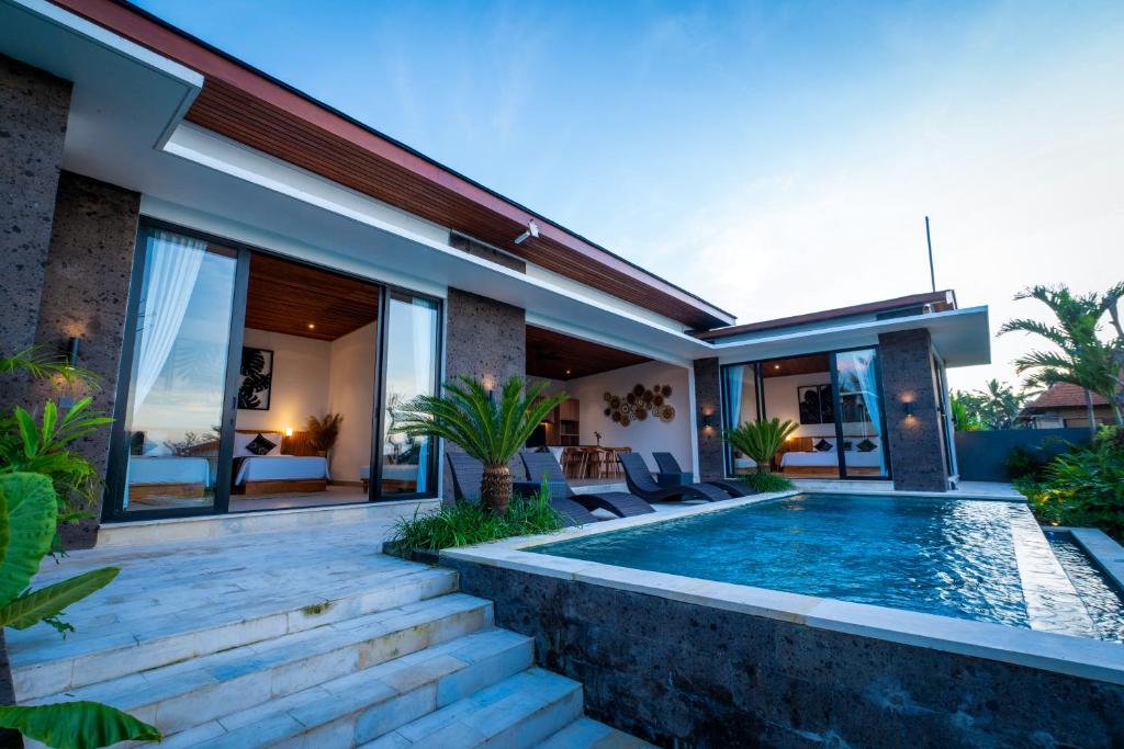 Bazén v ubytování KAPI Sebatu Villa nebo v jeho okolí