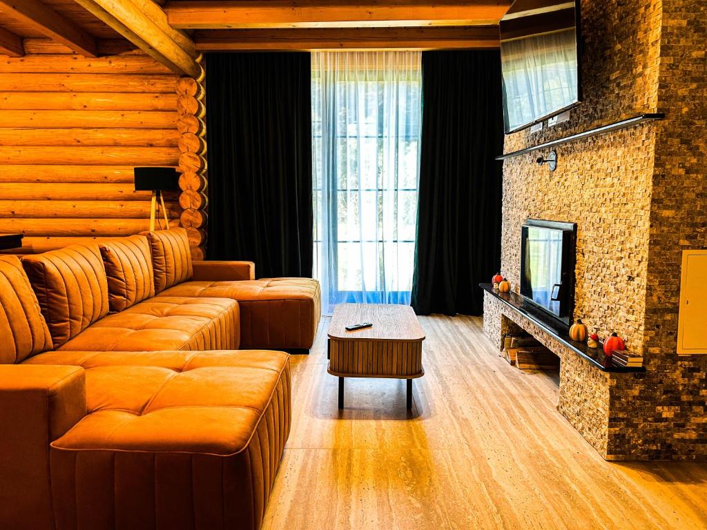 TV a/nebo společenská místnost v ubytování Cabana Valea Bistrei