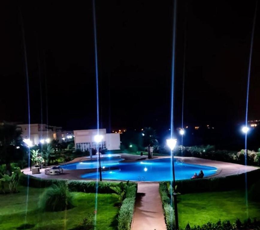 Bazén v ubytování Apparemment saidia ap13 nebo v jeho okolí