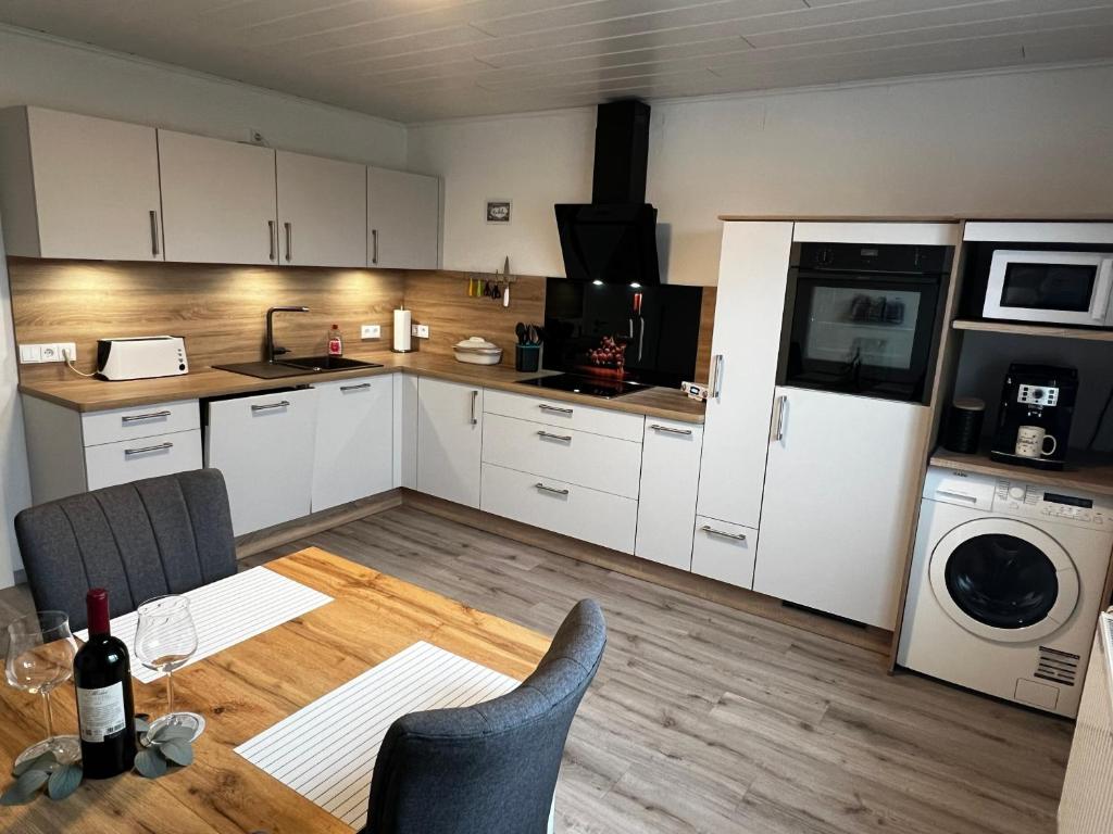 Kuchyň nebo kuchyňský kout v ubytování FeWo Seenland