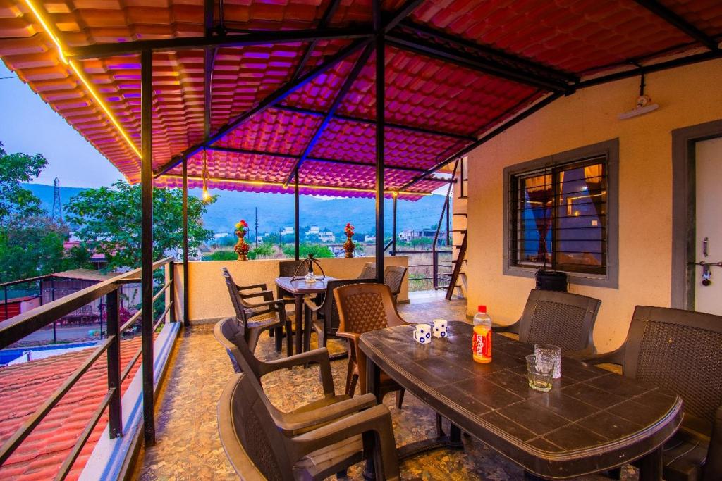 Balkón nebo terasa v ubytování Vaatsalya Villa