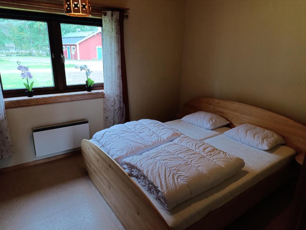 Ένα ή περισσότερα κρεβάτια σε δωμάτιο στο Venjans Campings Vandrarhem