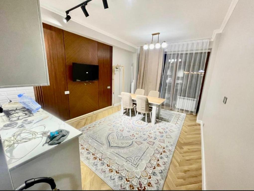 Μια τηλεόραση ή/και κέντρο ψυχαγωγίας στο ЖК Керуен Сарай