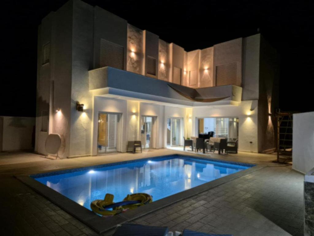 Πισίνα στο ή κοντά στο Villa Allani