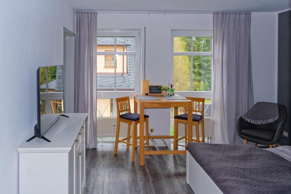 Μια τηλεόραση ή/και κέντρο ψυχαγωγίας στο Gemütliches Apartment in Chemnitz Rabenstein