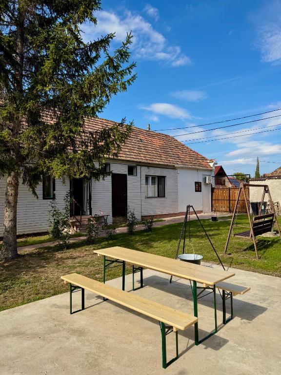 a picnic table in front of a house at Fehérlak in Tata