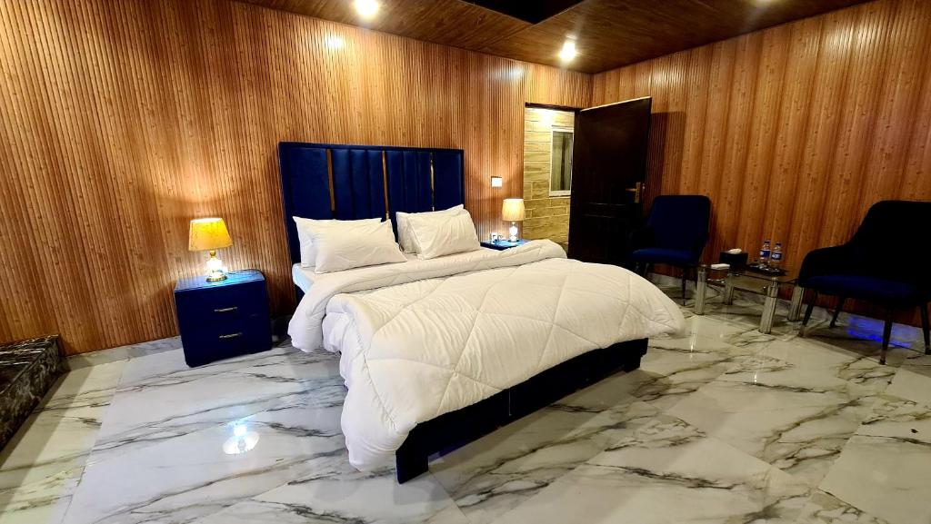 Ένα ή περισσότερα κρεβάτια σε δωμάτιο στο Hotel Five Rivers - Airport Road