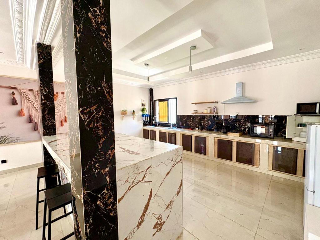 Η κουζίνα ή μικρή κουζίνα στο Home TERANGA hébergement au premier étage