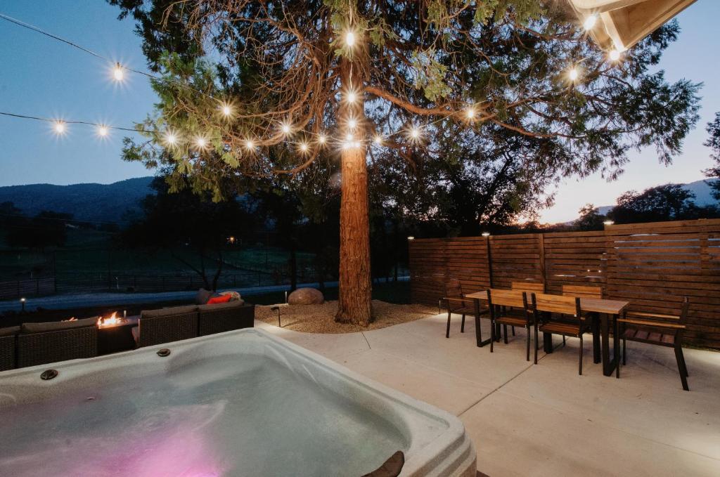 Nespecifikovaný výhled na hory nebo výhled na hory při pohledu z vily