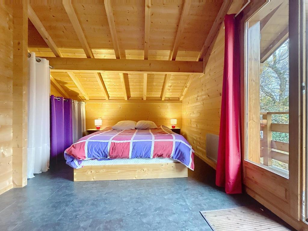 a bedroom with a bed in a wooden house at Chalet en bois avec très belle vue sur la montagne in Colmars