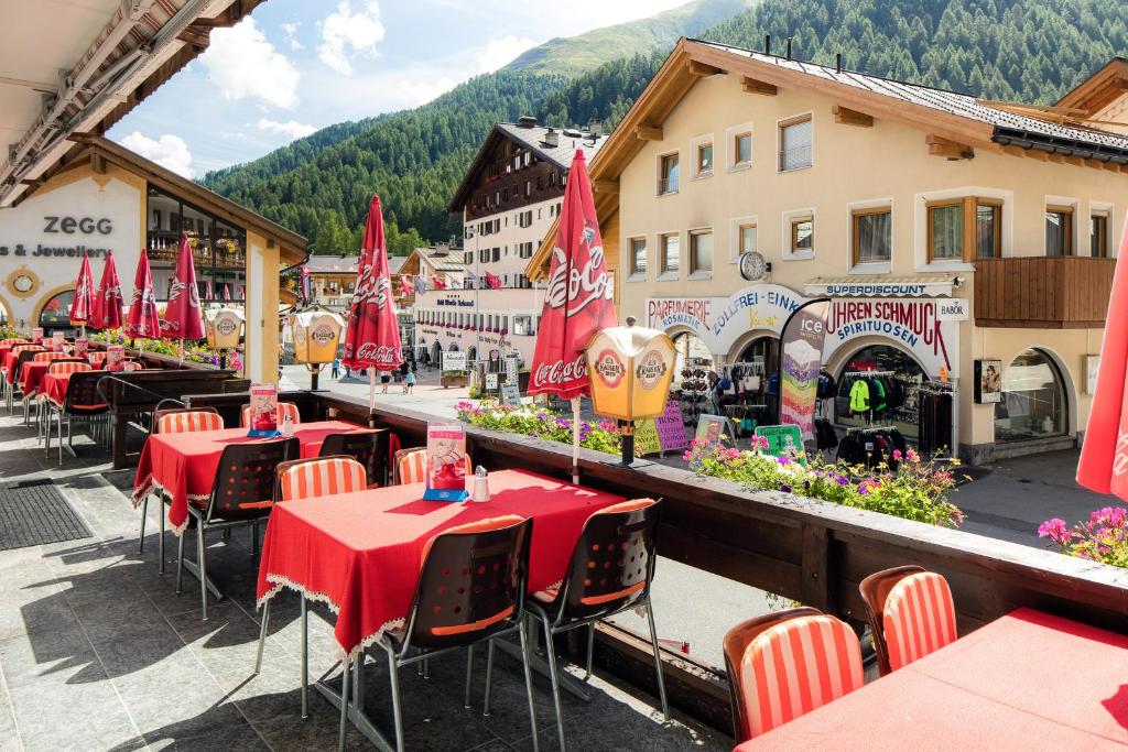 Nespecifikovaný výhled na hory nebo výhled na hory při pohledu z hotelu