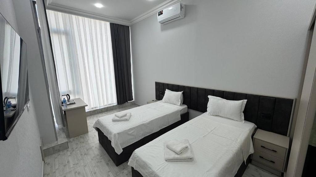 Ένα ή περισσότερα κρεβάτια σε δωμάτιο στο Art Guest House Hostel