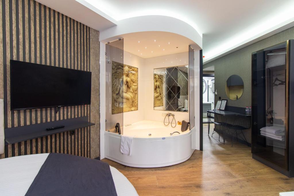 Nomad Hub Suit İstanbul - Habitación Doble Con Bañera De Hidromasaje