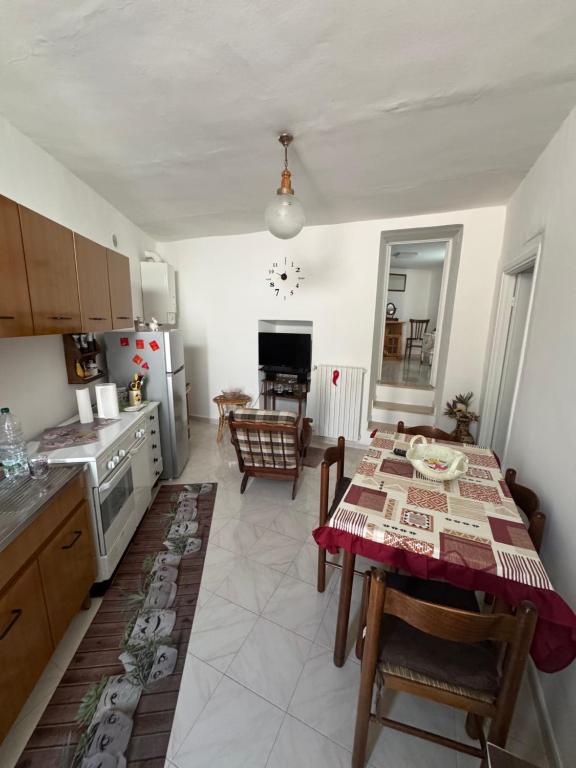 a kitchen with a table and a dining room at Lucy Home in Forlì del Sannio