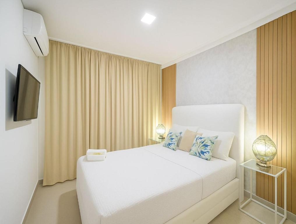 Ένα ή περισσότερα κρεβάτια σε δωμάτιο στο Cozy 2br-2bt Apt Near The Beach And Main Street