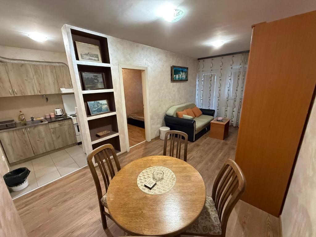 Kuchyň nebo kuchyňský kout v ubytování Perisic Lux Apartman Obrenovac, sa parkingom