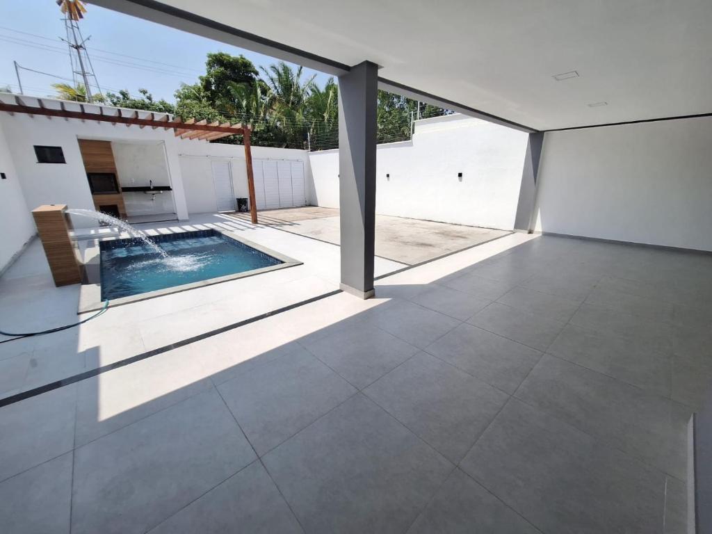 an open patio with a swimming pool in a house at Casa de 3 Quartos a 500mts da Praia do Araçagy in São Luís