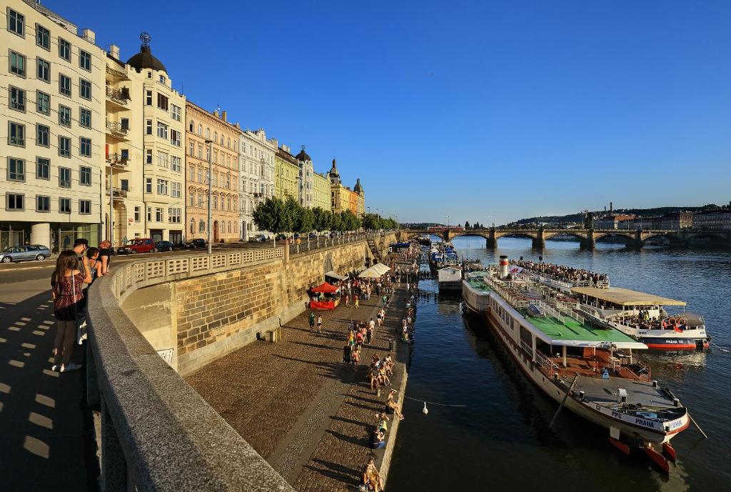 Dancing House - Tancící dum hotel - Resim 36