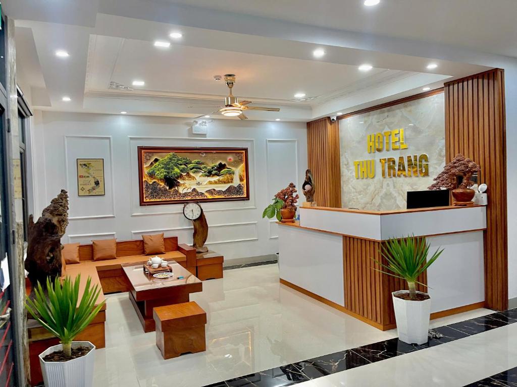 a lobby with a waiting room with a reception counter at Hotel Thu Trang 