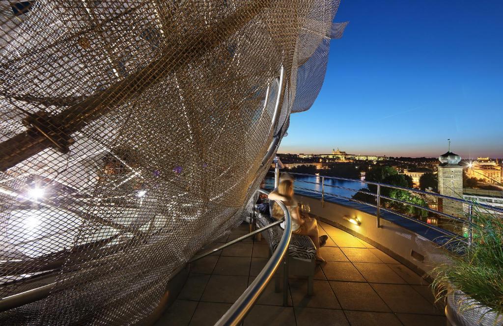 Dancing House - Tancící dum hotel - Resim 28