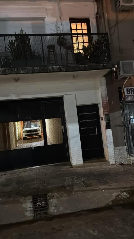 Το κτήριο όπου στεγάζεται  το διαμέρισμα